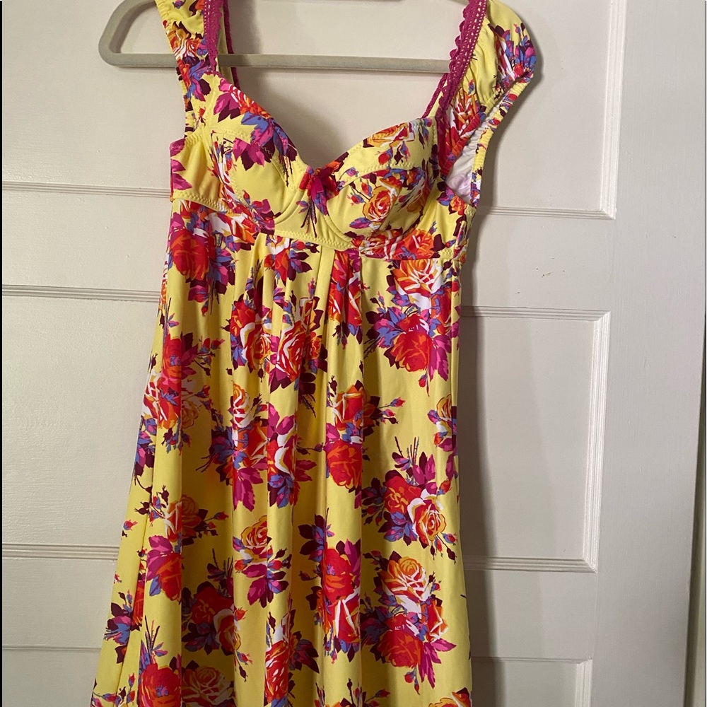 Betsey Johnson cover up dress, Size small, great condition.